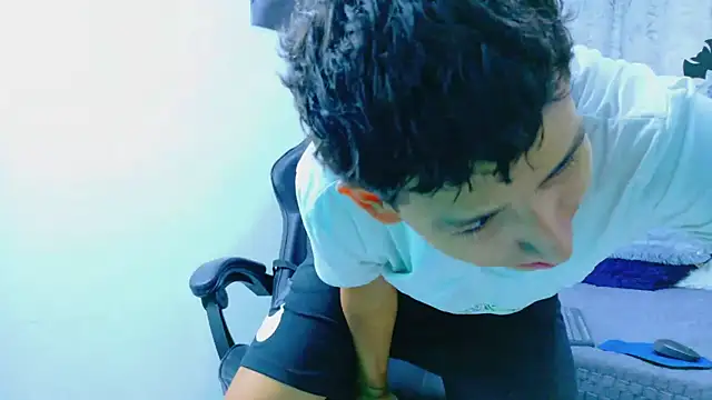 Snapshot of Felipe_Gonzales chatting on 10.27.25 Felipe Gonzales online show from 10.27.25