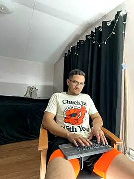 Snapshot of Spencer10 chatting on 10.27.25 Spencer10 online show from 10.27.25