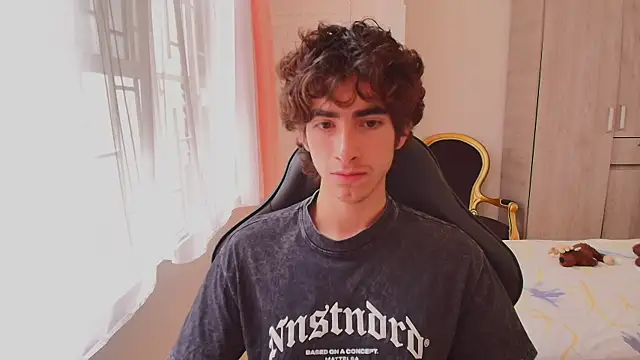 Nude Boy18 online show from 10.06.25