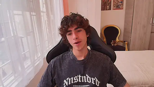 Nude Boy18 online show from 10.23.25