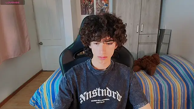 Nude Boy18 online show from 01.19.26