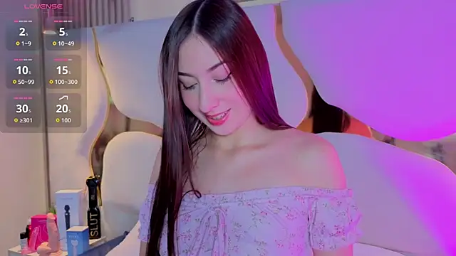 SofiJones  online show from 12.04.25