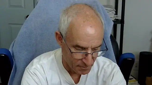 Snapshot of funone1999 chatting on 09.24.25 funone1999 online show from 09.24.25