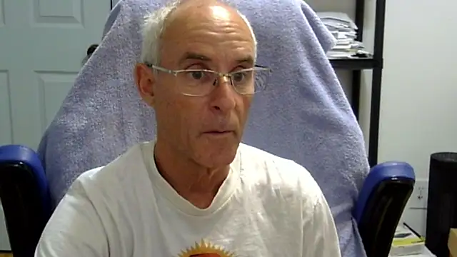 Snapshot of funone1999 chatting on 09.26.25 funone1999 online show from 09.26.25