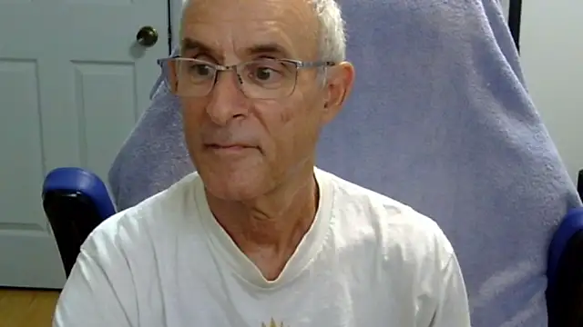 Snapshot of funone1999 chatting on 09.28.25 funone1999 online show from 09.28.25