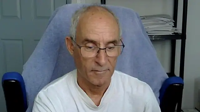 Snapshot of funone1999 chatting on 09.28.25 funone1999 online show from 09.28.25