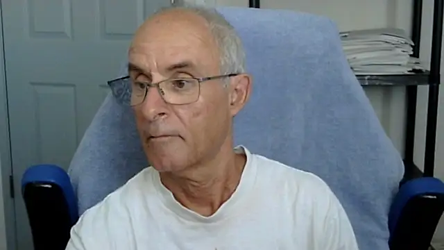 Snapshot of funone1999 chatting on 10.02.25 funone1999 online show from 10.02.25