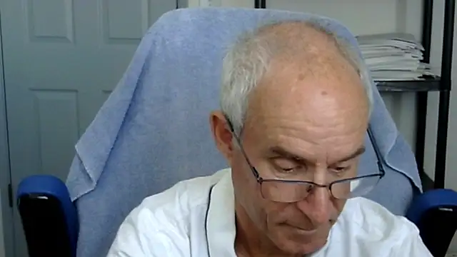 Snapshot of funone1999 chatting on 10.08.25 funone1999 online show from 10.08.25