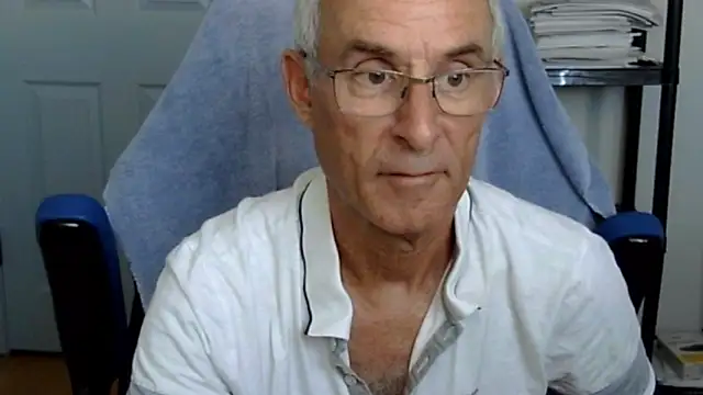 Snapshot of funone1999 chatting on 10.09.25 funone1999 online show from 10.09.25