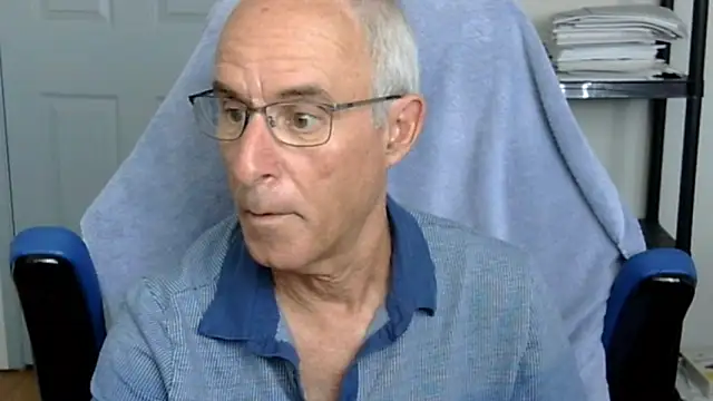 Snapshot of funone1999 chatting on 10.10.25 funone1999 online show from 10.10.25