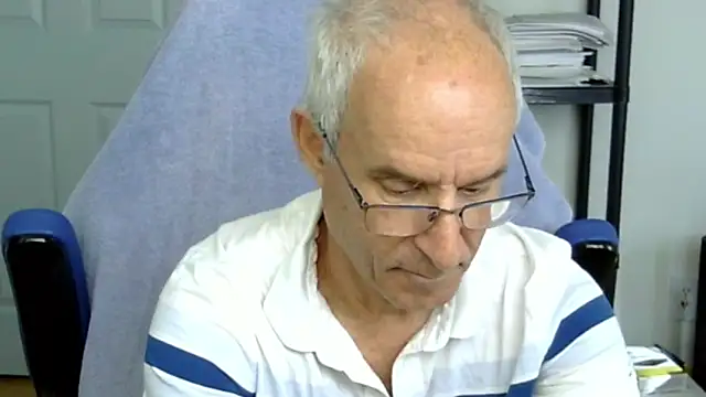 Snapshot of funone1999 chatting on 10.12.25 funone1999 online show from 10.12.25