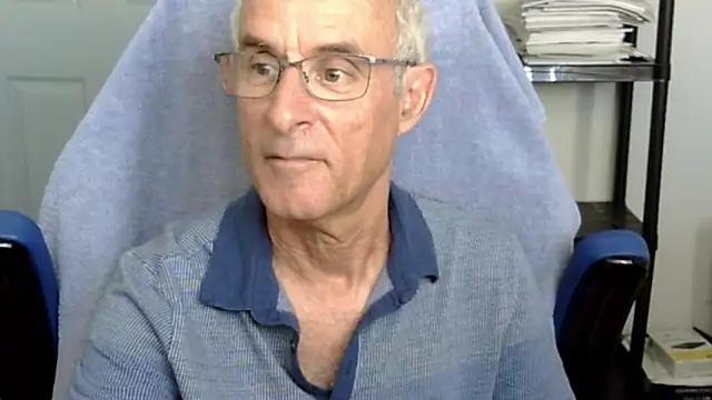 Snapshot of funone1999 chatting on 10.17.25 funone1999 online show from 10.17.25