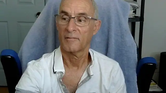 Snapshot of funone1999 chatting on 10.27.25 funone1999 online show from 10.27.25