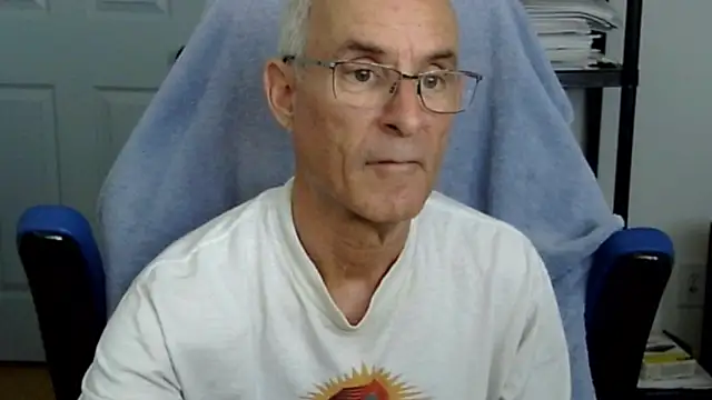 Snapshot of funone1999 chatting on 10.29.25 funone1999 online show from 10.29.25