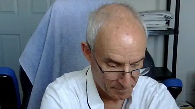 Snapshot of funone1999 chatting on 10.31.25 funone1999 online show from 10.31.25