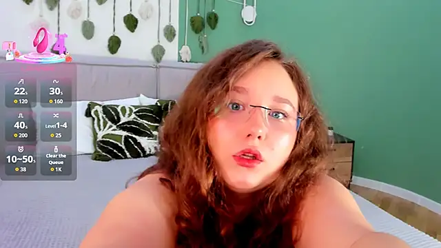 VelvetVixenCute online show from 09.18.25