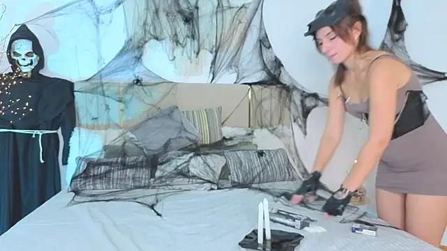 Little mia   online show from 10.24.25