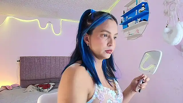 MiSofialeal online show from 04.13.26