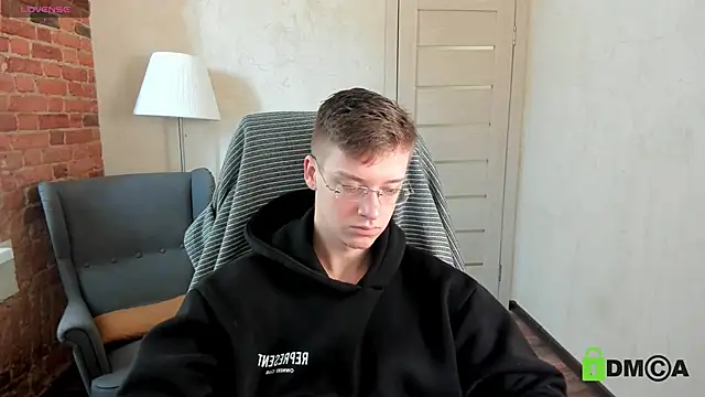 Snapshot of Harm_Dick chatting on 09.28.25 Harm Dick online show from 09.28.25