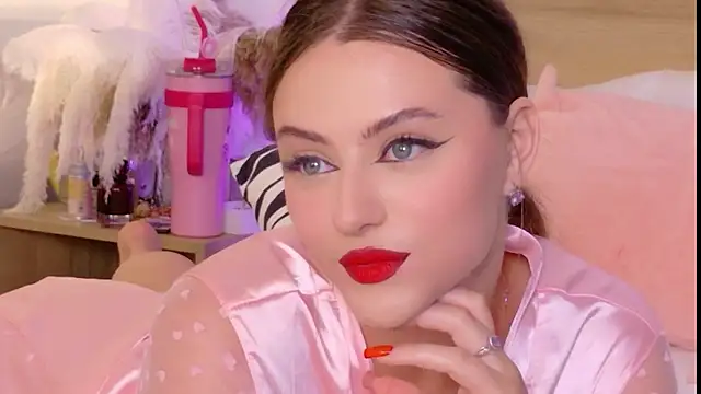 Sienna Voss online show from 10.05.25