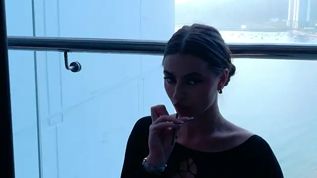 Sienna Voss online show from 03.02.26