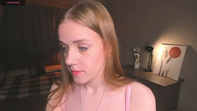 Snapshot of OdellaFrake chatting on 09.17.25 OdellaFrake online show from 09.17.25