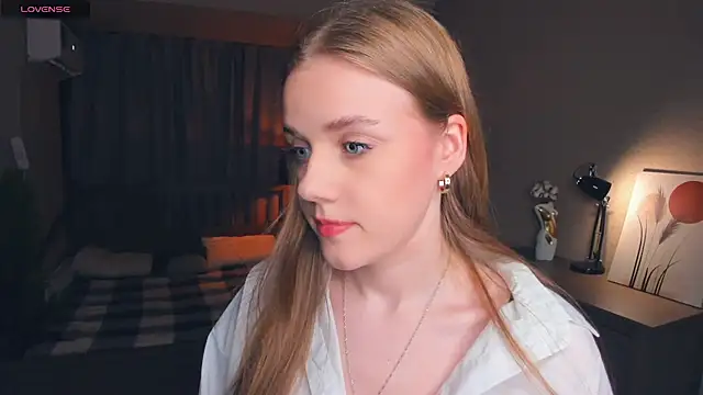 Snapshot of OdellaFrake chatting on 09.18.25 OdellaFrake online show from 09.18.25