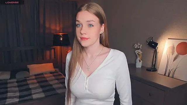 Snapshot of OdellaFrake chatting on 09.19.25 OdellaFrake online show from 09.19.25