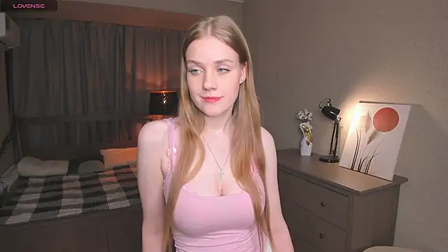 Snapshot of OdellaFrake chatting on 09.20.25 OdellaFrake online show from 09.20.25