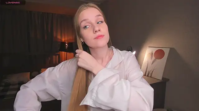 Snapshot of OdellaFrake chatting on 10.16.25 OdellaFrake online show from 10.16.25