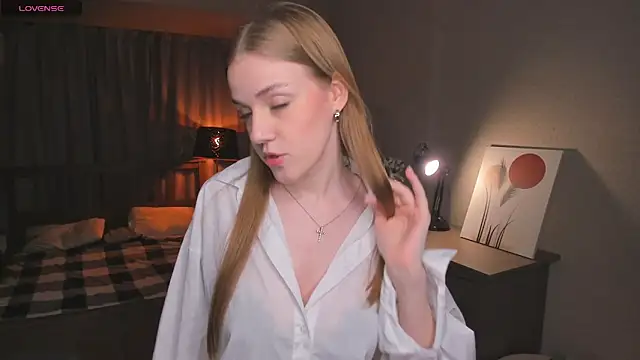 Snapshot of OdellaFrake chatting on 10.18.25 OdellaFrake online show from 10.18.25