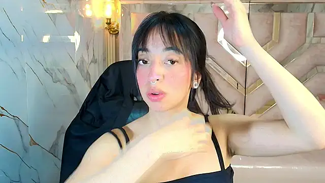 Snapshot of zoe_r_ chatting on 09.13.25 zoe r online show from 09.13.25