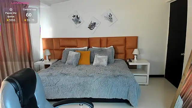 Catti Brie online show from 10.15.25