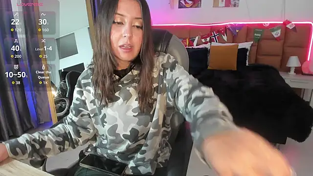 Snapshot of Catti_Brie chatting on 07.16.26 Catti Brie online show from 07.16.26