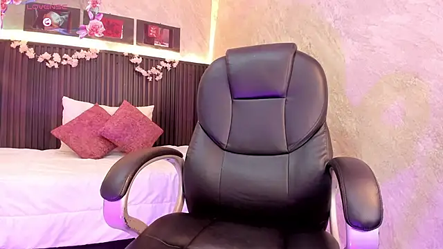 Snapshot of dark__nymph chatting on 10.11.25 dark  nymph online show from 10.11.25