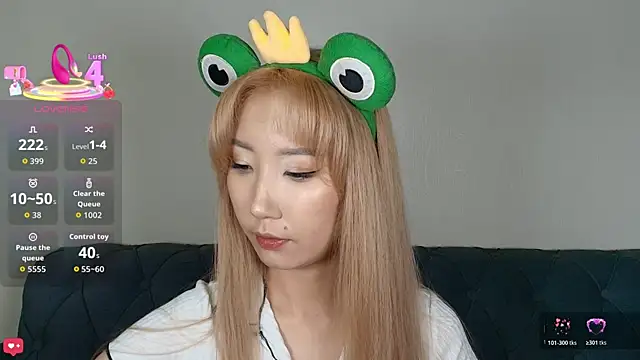 Snapshot of Yume_ko chatting on 10.21.25 Yume ko online show from 10.21.25