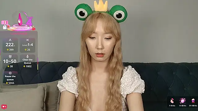 Snapshot of Yume_ko chatting on 10.25.25 Yume ko online show from 10.25.25