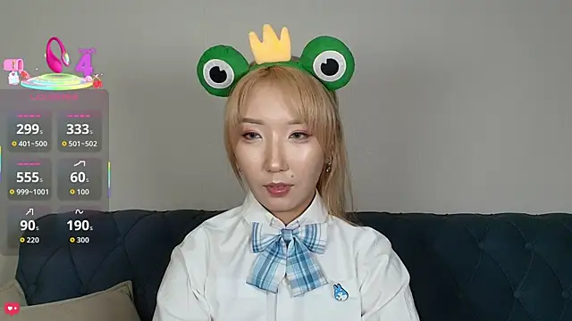 Snapshot of Yume_ko chatting on 10.26.25 Yume ko online show from 10.26.25