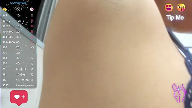 Alicia Whitee online show from 01.14.26