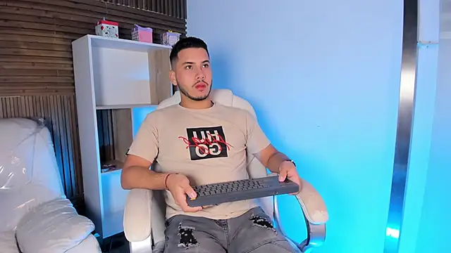 Snapshot of Axel_grey_ chatting on 09.19.25 Axel grey online show from 09.19.25