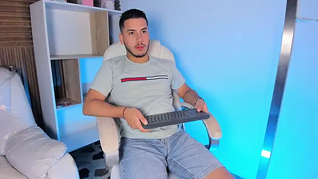 Snapshot of Axel_grey_ chatting on 09.23.25 Axel grey online show from 09.23.25