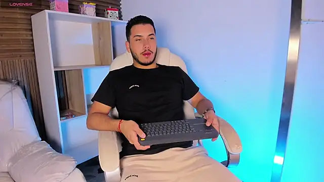 Axel grey  online show from 10.03.25