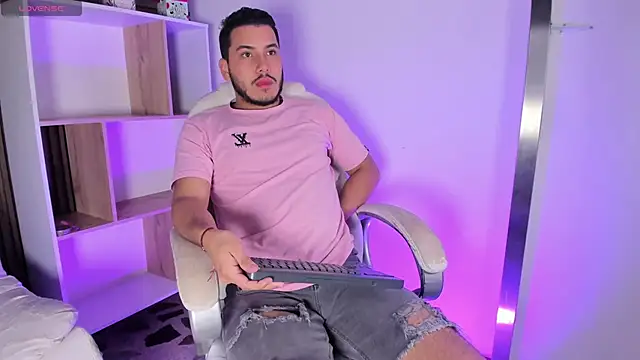 Axel grey  online show from 10.15.25