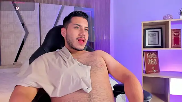 Snapshot of Axel_grey_ chatting on 04.18.26 Axel grey online show from 04.18.26