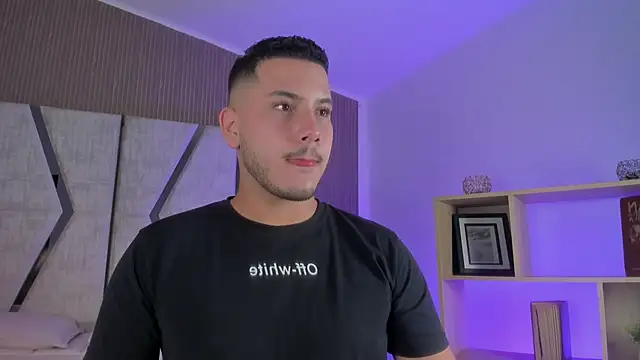 Snapshot of Axel_grey_ chatting on 05.26.26 Axel grey online show from 05.26.26