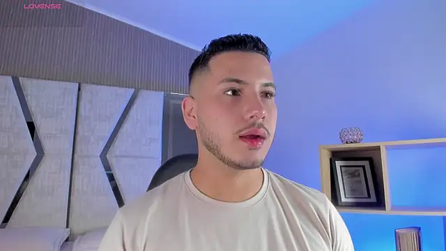 Snapshot of Axel_grey_ chatting on 05.27.26 Axel grey online show from 05.27.26