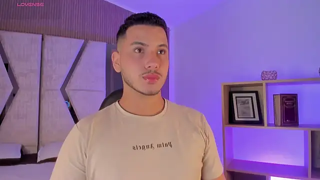 Snapshot of Axel_grey_ chatting on 05.29.26 Axel grey online show from 05.29.26