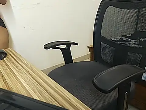 Cynthia011 online show from 10.18.25