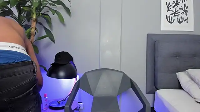 Tylerffoxx online show from 04.10.26