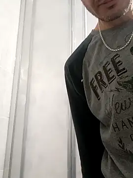 Snapshot of OGUZOZAN chatting on 11.15.25 OGUZOZAN online show from 11.15.25